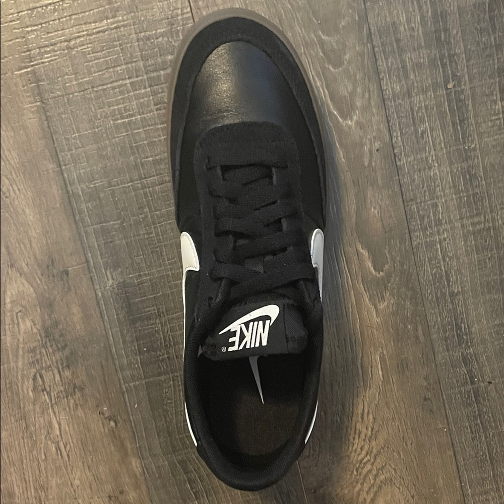 Nike Women's Black and White Athletic Sneakers